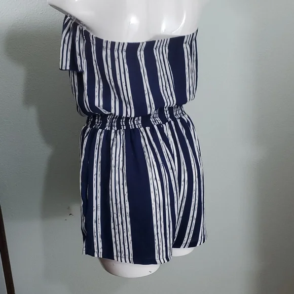Charlotte Russe Womens Strapless Blue/White Stripe Romper-Ruffle-Pockets-EC-Sz M - Picture 5 of 11